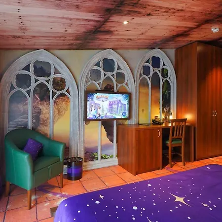 Gardaland Magic فندق كاستلْنْيوفو ديل غارد